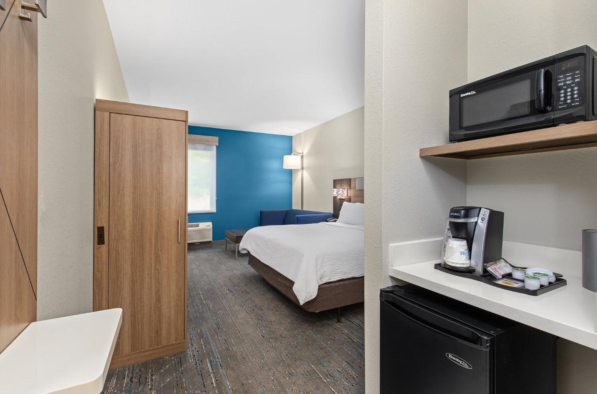 Holiday Inn Express Hurricane Mills Waverly By Ihg Екстериор снимка