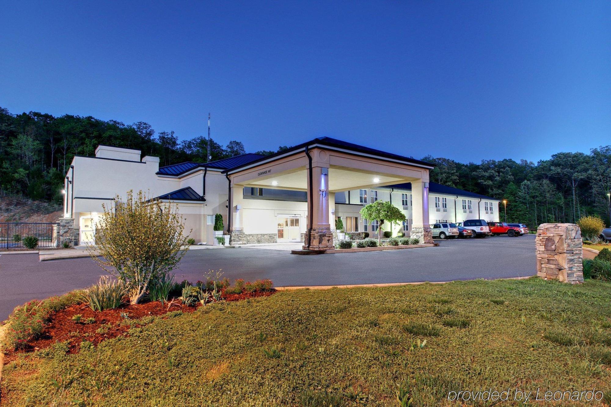 Holiday Inn Express Hurricane Mills Waverly By Ihg Екстериор снимка