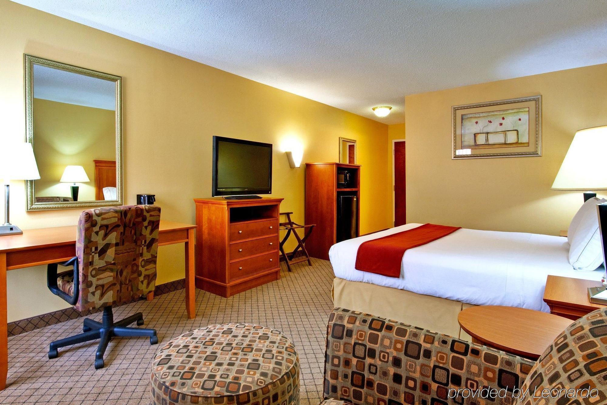 Holiday Inn Express Hurricane Mills Waverly By Ihg Екстериор снимка