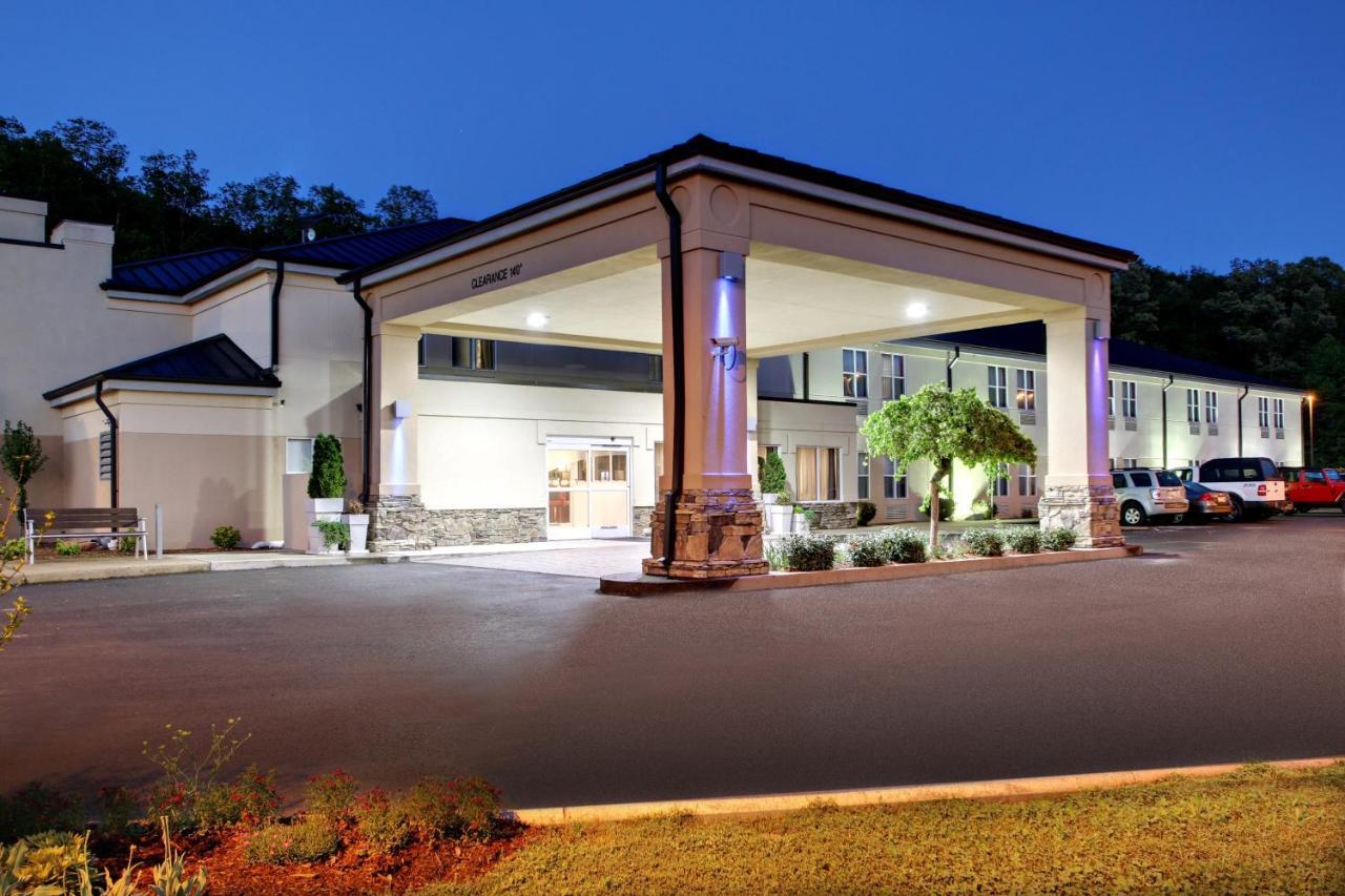 Holiday Inn Express Hurricane Mills Waverly By Ihg Екстериор снимка